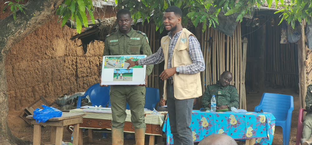 Réunion de sensibilisation des communautés pour le reboisement agroforestier 2026.